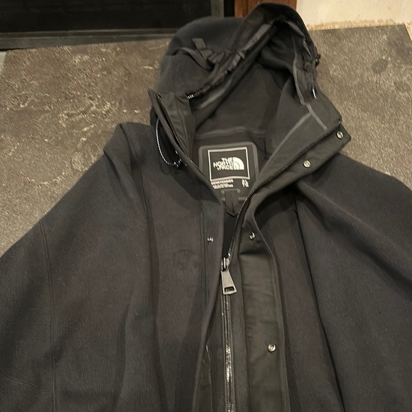 The North Face Men's Black Hooded Jacket - Picture 5 of 6